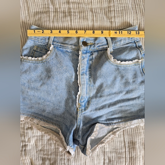 Vtg 90s Paris Blues Denim Shorts Lace Eyelet Trim 2" Inseam Size 26 - Picture 8 of 10
